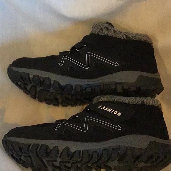 NWOT Women’s Winter Boots - Picture 4 of 5